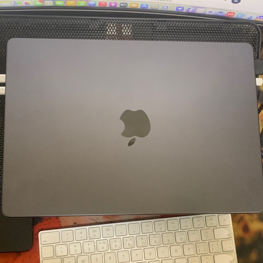 Apple MacBook Laptop in Space Gray M5